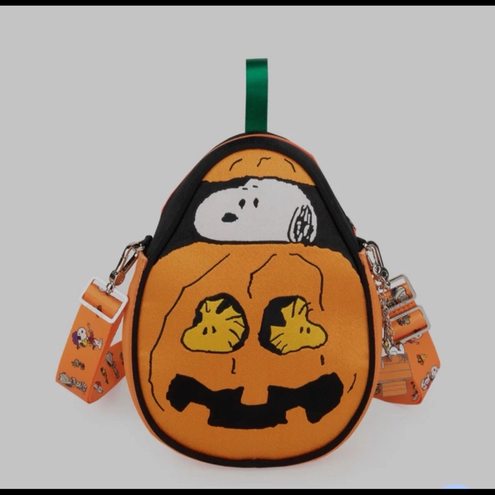 Harvey’s Seatbelt Peanuts Snoopy Halloween cross-body purse / NEW / sealed